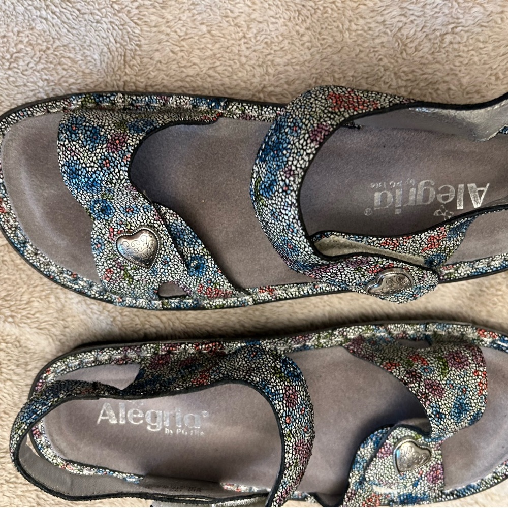 Alegria Women's Textured Sandals with Heart Detail-leather